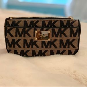 Michael Kors pouch